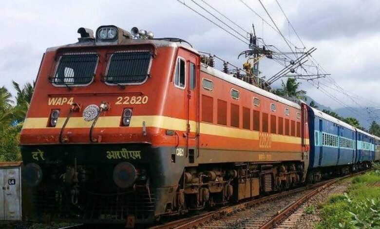 Railway पैसेंजर्स के लिए खुशखबरी, सरकार ने 50 प्रतिशत तक घटाया यात्री ट्रेनों का किराया