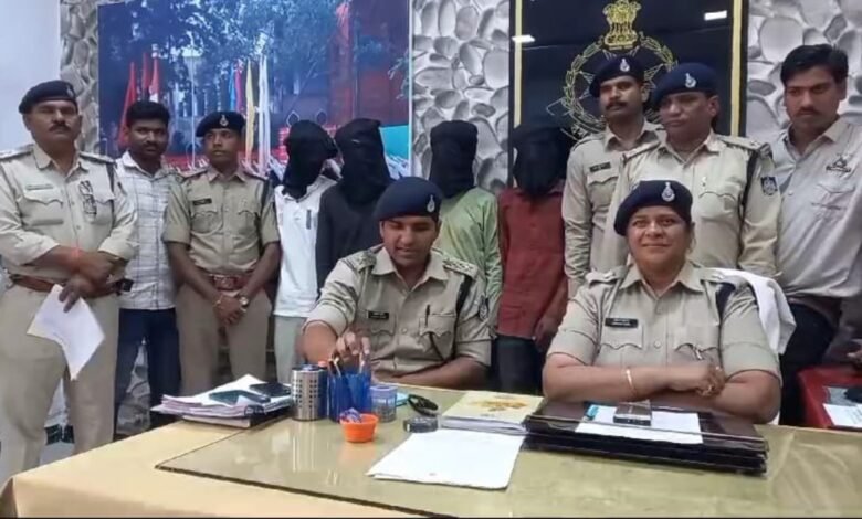 Crime News: शराब के लिए पैसे नहीं दिए तो बेटे ने मामा के साथ मिलकर कर दी पिता की हत्या