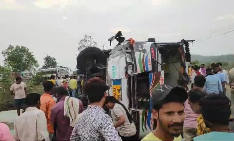 MP Accident : यात्रियों से भरी बस अनियंत्रित होकर पलटी 4 की मौत एक दर्जन से अधिक लोग घायल